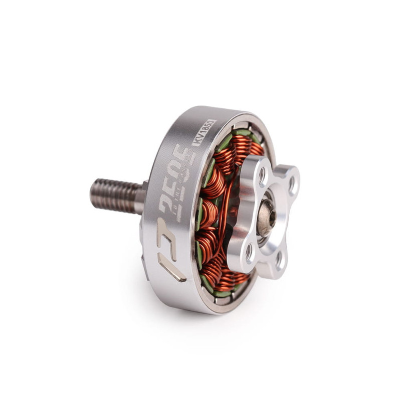Zbliżenie na silnik T-Motor Pacer P2505 1850kV – lekka i ażurowa konstrukcja.