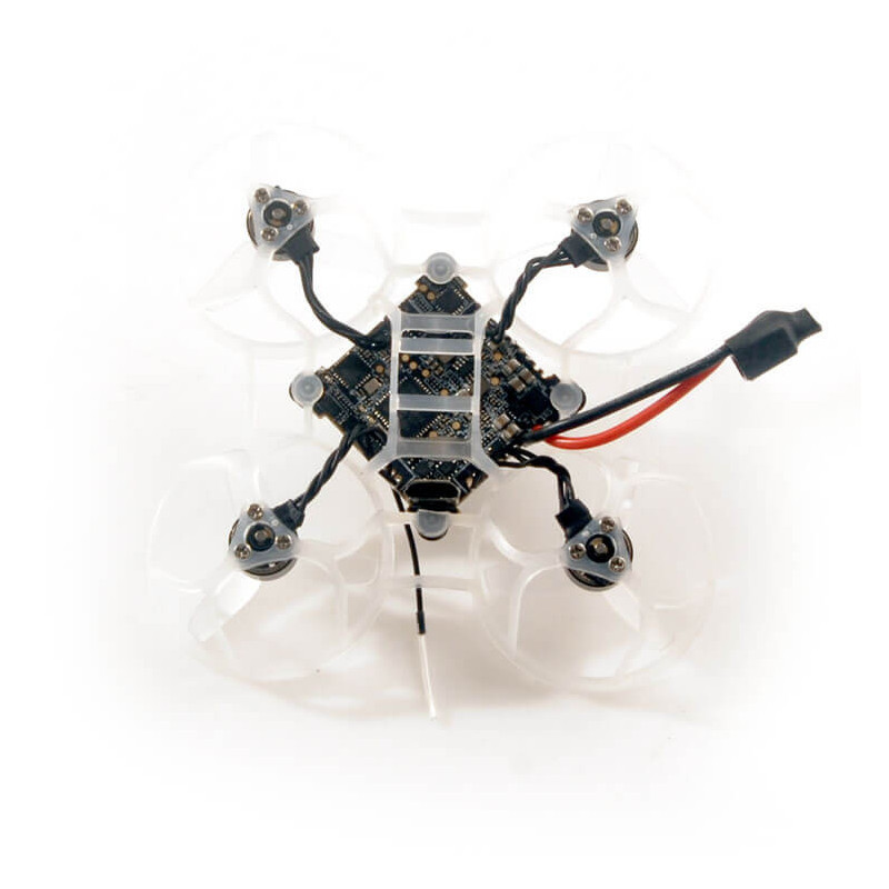 Mocne silniki 28000KV i 31mm śmigła zapewniają dużą moc i szybką reakcję, niezbędną do dynamicznych manewrów freestyle.