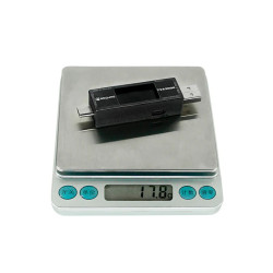 USB-A and Type-C power meter for real-time current monitoring